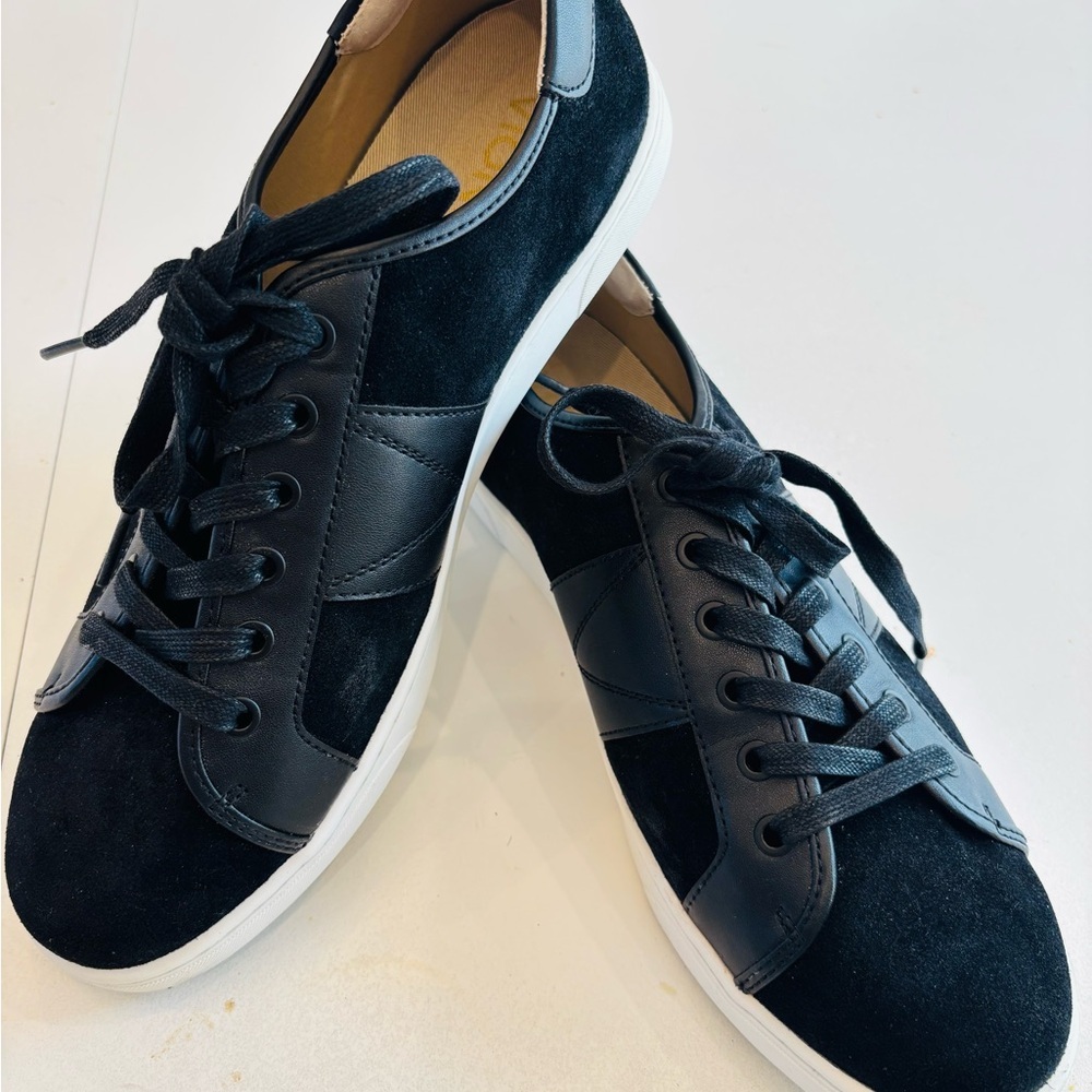 Vionic Jerome Black and White Men's lace-up Sneakers size 10.5